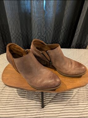 Korks Brown Leather Ankle Boots - Classic Slip-On Style